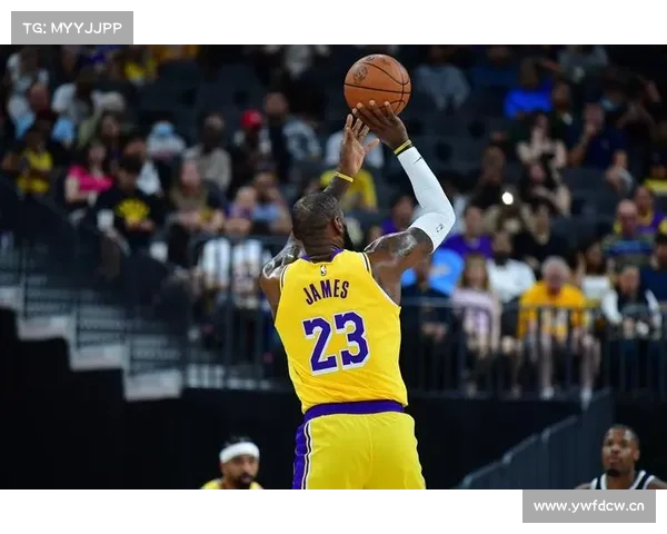 21年前的今天！詹姆斯上演NBA生涯首秀 砍下25分6板9助